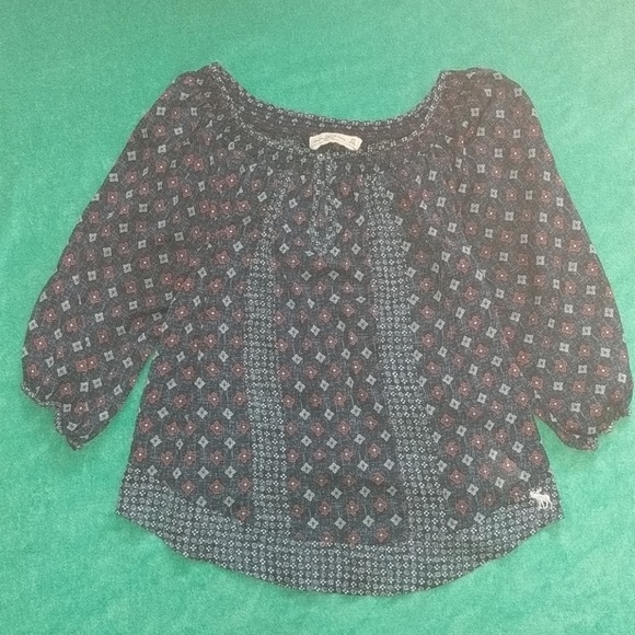 Abercrombie & Fitch Tops - ⭐3/$10⭐A&F Peasant Top
